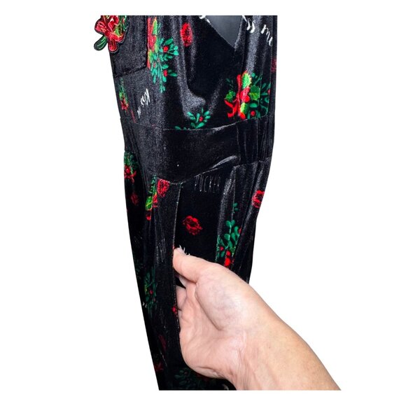 Xhilaration Mistletoe Black Velvet Holiday Overalls Jumpsuit Embroidered Large - Picture 7 of 9